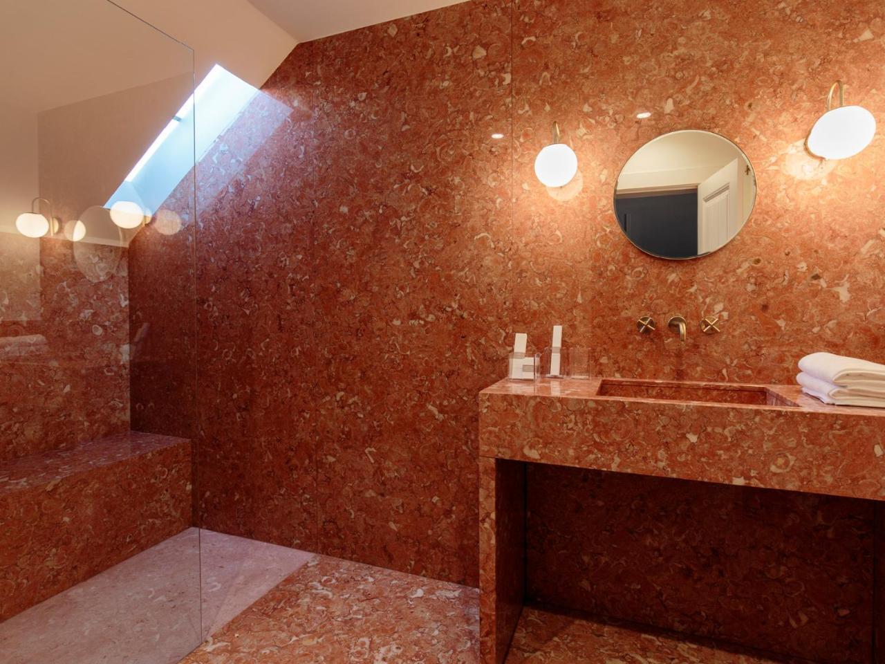 Dear - Valmor Palace Lisbon