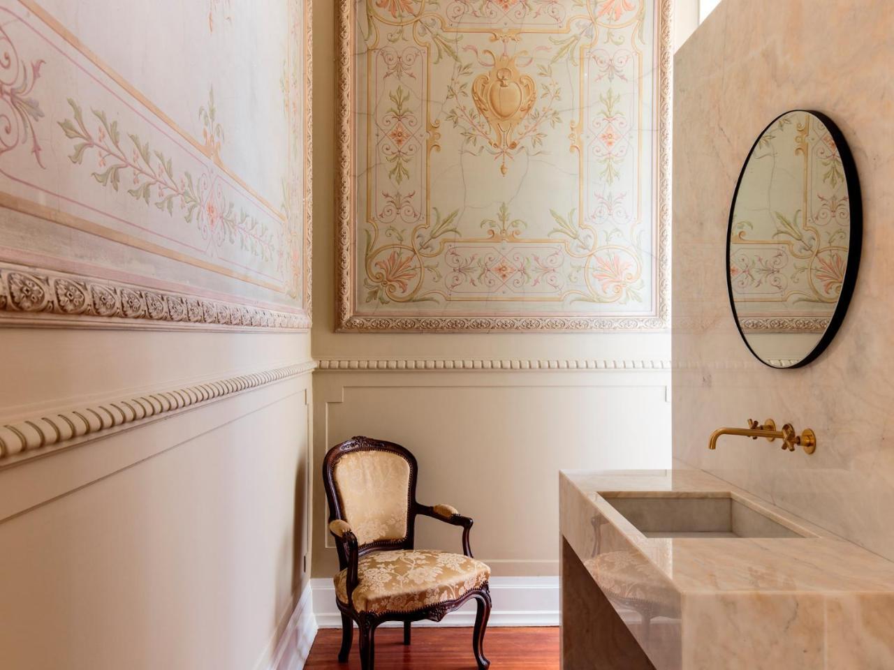 Dear - Valmor Palace Lisbon